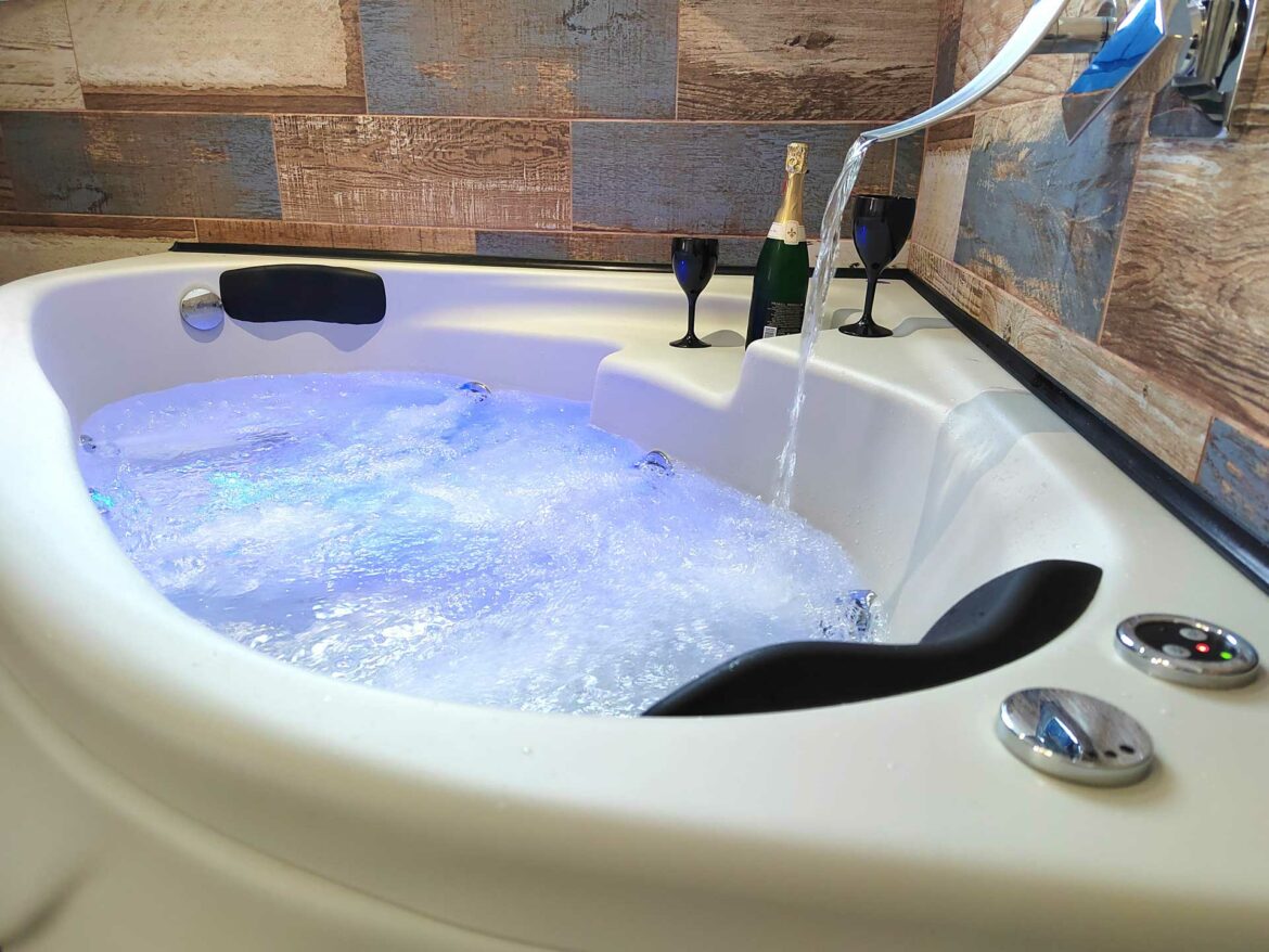 Deluxe Suite with indoor hot tub
